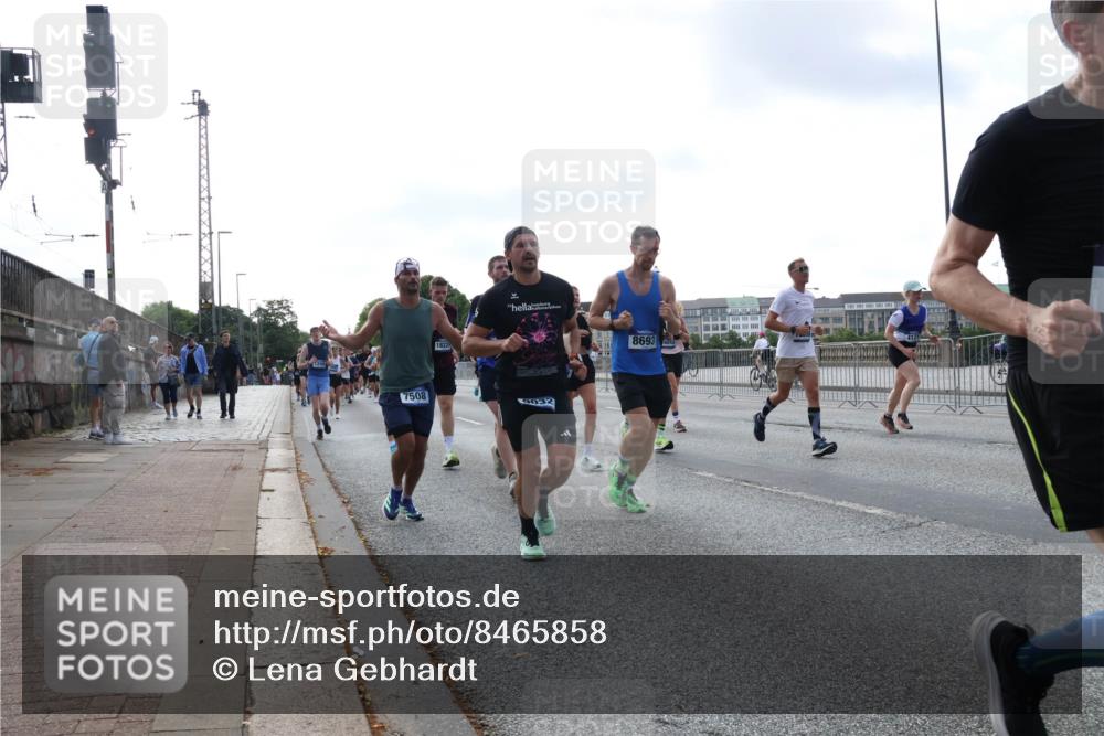 29.06.2025 - hella hamburg halbmarathon Lena Gebhardt http://msf.ph/oto/8465858 29.06.2025 09:55:12 Lombardsbrücke 1822, 7508, 9032, 8693, 1200, 1683, 1696, 1706, 1884, 2207, 2222, 2274, 2287, 2367, 2411, 2592, 2596, 2816, 2955, 3208, 3209, 3258, 3435, 3747, 4093, 4121, 4189, 4832, 5102, 5399, 5447, 5638, 5705, 5708, 6027, 6158, 6290, 6389, 6662, 6723, 6836, 6923, 6938, 6978, 6991, 7052, 7312, 7335, 7659, 7908, 8117, 8371, 8437, 8487, 8657, 8693, 8889, 8981, 9031, 9051, 9093, 9159, 9476, 9661, 9710, 9869, 9931, 11333 meine-sportfotos.de
