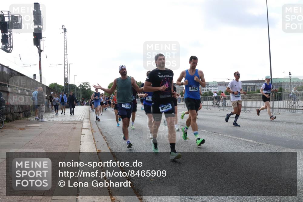 29.06.2025 - hella hamburg halbmarathon Lena Gebhardt http://msf.ph/oto/8465909 29.06.2025 09:55:12 Lombardsbrücke 7508, 29, 1118, 9032, 8693, 1200, 1683, 1696, 1706, 1884, 2207, 2222, 2274, 2287, 2367, 2411, 2592, 2596, 2816, 2955, 3208, 3209, 3258, 3435, 3747, 4093, 4121, 4189, 4832, 5102, 5399, 5447, 5638, 5705, 5708, 6027, 6158, 6290, 6389, 6662, 6723, 6836, 6923, 6938, 6978, 6991, 7052, 7312, 7335, 7659, 7908, 8117, 8371, 8437, 8487, 8657, 8693, 8889, 8981, 9031, 9051, 9093, 9159, 9476, 9661, 9710, 9869, 9931, 11333 meine-sportfotos.de