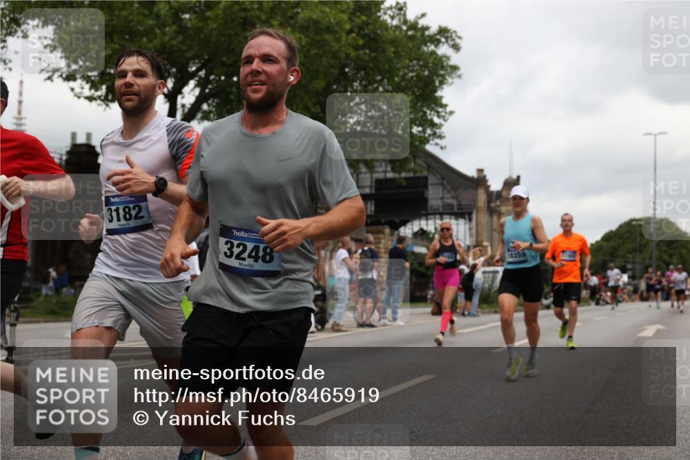 29.06.2025 - hella hamburg halbmarathon Yannick Fuchs http://msf.ph/oto/8465919 29.06.2025 10:57:14 20KM 1126, 1420, 1427, 1722, 1724, 1881, 1992, 2424, 2582, 2683, 3182, 3248, 3360, 3625, 4370, 4389, 4538, 4665, 5058, 5511, 5653, 5708, 5734, 5763, 6142, 6631, 6966, 7333, 8176, 8469, 8478, 8721, 8822, 9124, 9554, 9681, 9899, 10128, 11402, 12004, 12513, 12836, 12978, 13528, 13551, 13739, 14313, 14917, 15137, 15516, 16371, 16420, 16478, 16540, 16872, 17045, 17757, 17818, 17890, 18028, 18355, 18359, 18452, 18999, 19241 meine-sportfotos.de
