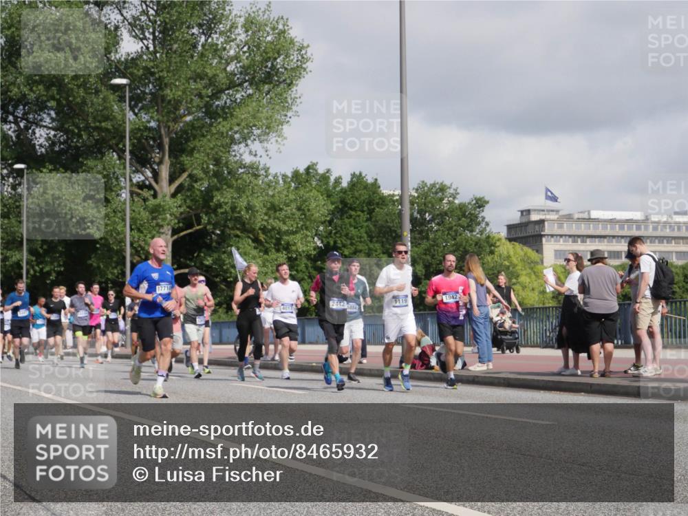 29.06.2025 - hella hamburg halbmarathon Luisa Fischer http://msf.ph/oto/8465932 29.06.2025 09:57:16 Kennedybrücke 17710, 1942, 4017, 2442, 588, 1119, 5884, 1119, 1342, 1399, 1750, 1942, 2222, 2367, 2442, 2561, 2670, 2889, 3562, 4017, 4816, 5447, 5884, 6290, 7087, 7297, 8482, 8698, 8916, 10057 meine-sportfotos.de