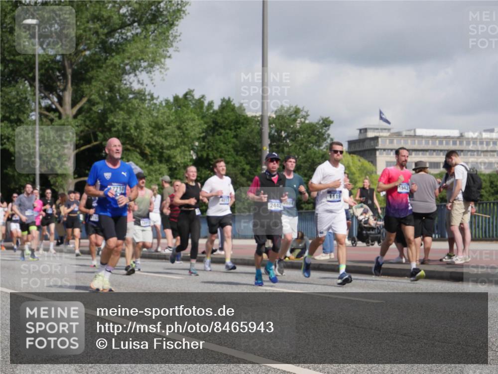 29.06.2025 - hella hamburg halbmarathon Luisa Fischer http://msf.ph/oto/8465943 29.06.2025 09:57:17 Kennedybrücke 7710, 2442, 88, 1942, 1119, 1342, 1942, 2222, 2367, 2442, 2561, 2670, 2889, 3562, 4017, 5447, 5884, 6290, 7087, 7297, 8482, 8698, 8916, 9924, 10057 meine-sportfotos.de