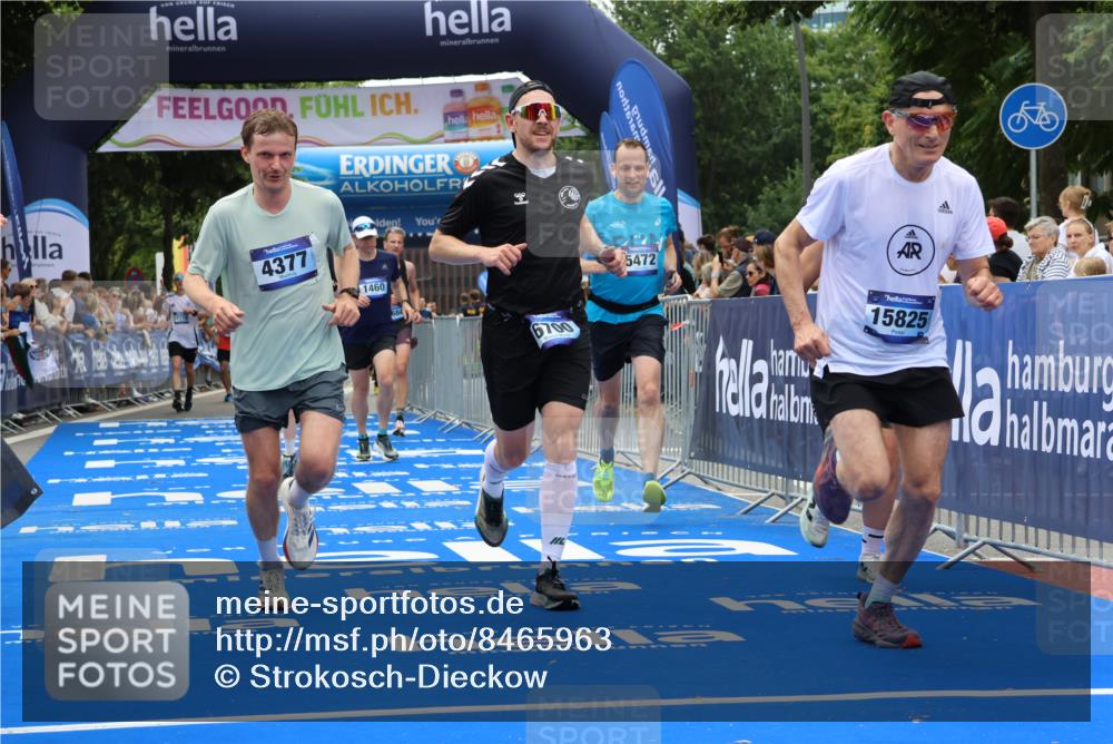 29.06.2025 - hella hamburg halbmarathon Strokosch-Dieckow http://msf.ph/oto/8465963 29.06.2025 10:47:02 Ziel 1139, 1460, 1689, 4093, 4377, 5472, 6700, 7908, 9794, 10122, 12579, 13007, 13728, 14415, 14449, 14594, 14783, 15684, 15825, 16081, 17979 meine-sportfotos.de