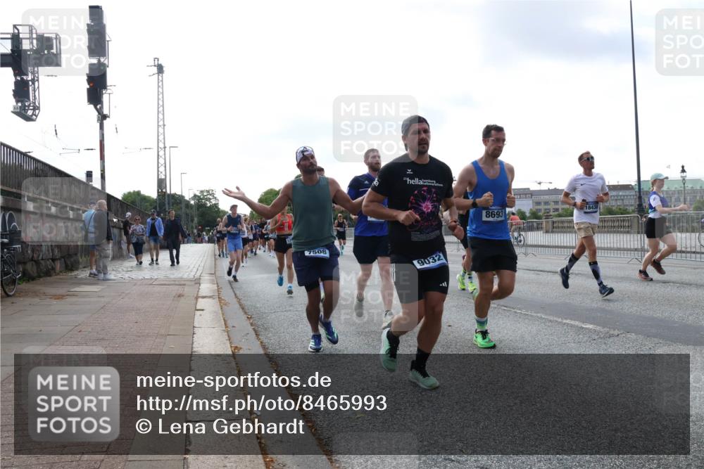 29.06.2025 - hella hamburg halbmarathon Lena Gebhardt http://msf.ph/oto/8465993 29.06.2025 09:55:12 Lombardsbrücke 7508, 32, 9032, 8693, 18430, 1200, 1683, 1696, 1706, 1884, 2207, 2222, 2274, 2287, 2367, 2411, 2592, 2596, 2816, 2955, 3208, 3209, 3258, 3435, 3747, 4093, 4121, 4189, 4832, 5102, 5399, 5447, 5638, 5705, 5708, 6027, 6158, 6290, 6389, 6662, 6723, 6836, 6923, 6938, 6978, 6991, 7052, 7312, 7335, 7659, 7908, 8117, 8371, 8437, 8487, 8657, 8693, 8889, 8981, 9031, 9051, 9093, 9159, 9476, 9661, 9710, 9869, 9931, 11333 meine-sportfotos.de