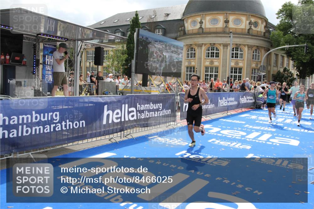 29.06.2025 - hella hamburg halbmarathon Michael Strokosch http://msf.ph/oto/8466025 29.06.2025 10:34:04 Ziel 9345, 9519, 11019, 11227, 13493, 13494, 14448, 15268, 16724, 17877 meine-sportfotos.de