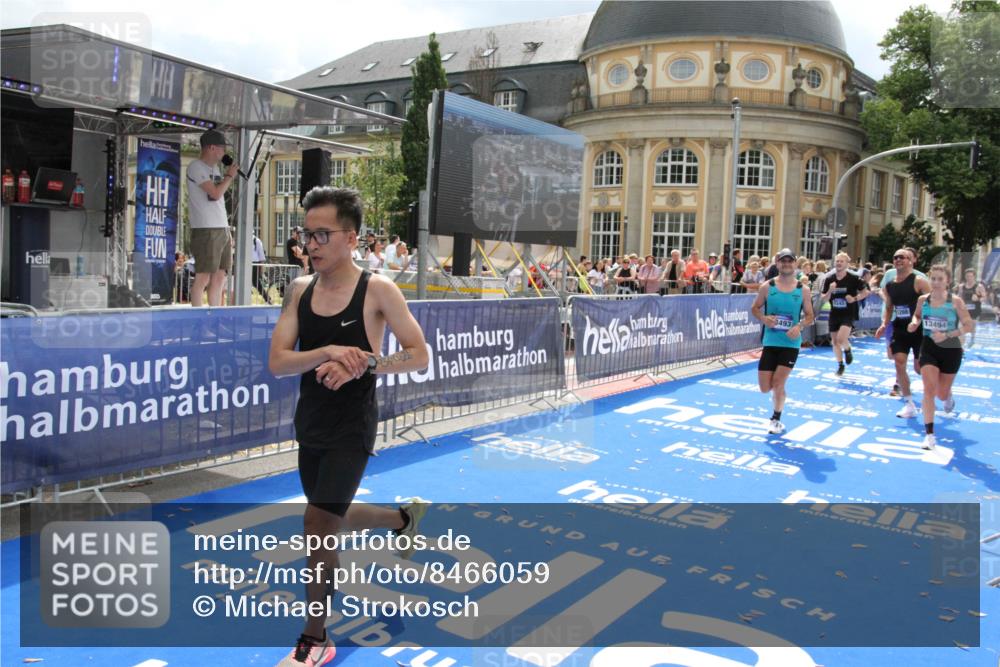 29.06.2025 - hella hamburg halbmarathon Michael Strokosch http://msf.ph/oto/8466059 29.06.2025 10:34:05 Ziel 9345, 9519, 11019, 11227, 13066, 13493, 13494, 14448, 15268, 16724, 17877 meine-sportfotos.de
