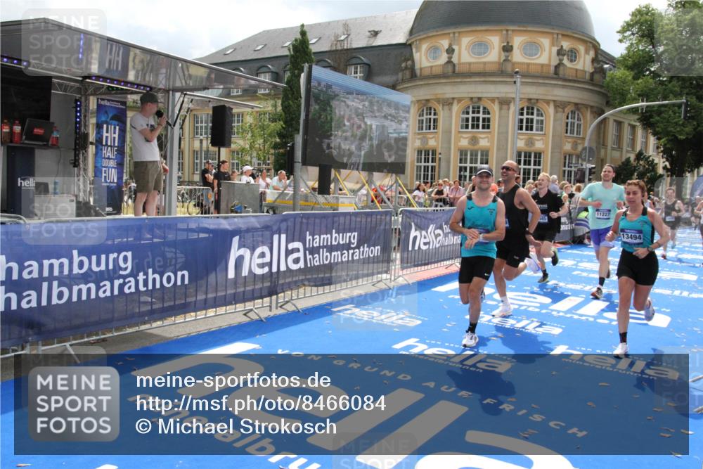 29.06.2025 - hella hamburg halbmarathon Michael Strokosch http://msf.ph/oto/8466084 29.06.2025 10:34:06 Ziel 9345, 9519, 11019, 11202, 11227, 13066, 13493, 13494, 14448, 15268, 16724, 17877 meine-sportfotos.de