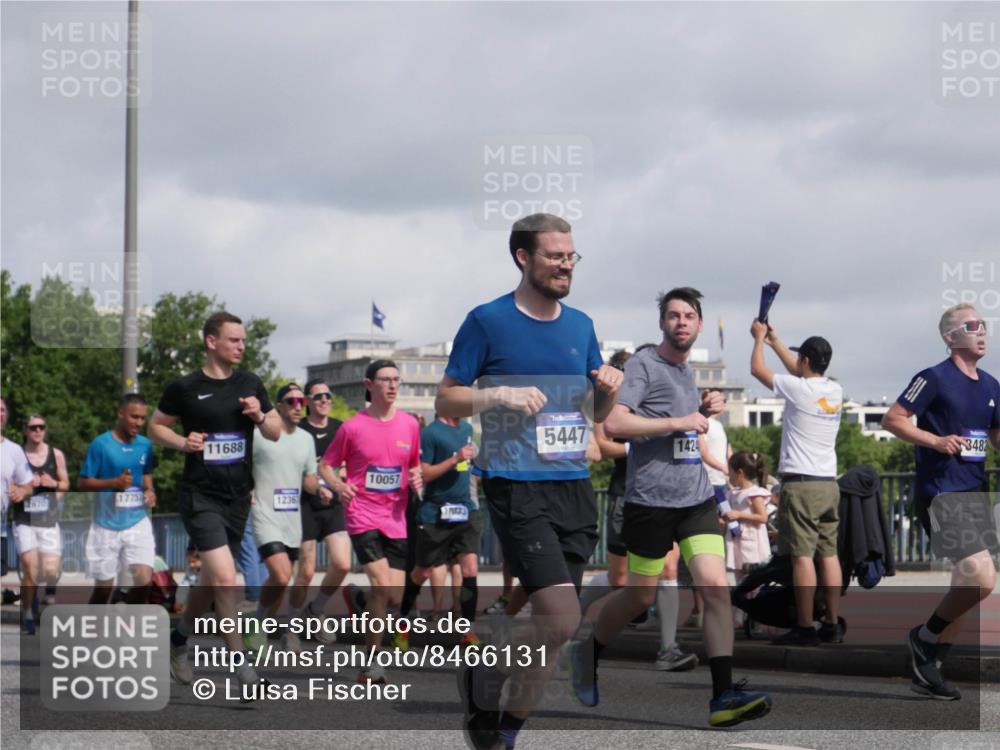 29.06.2025 - hella hamburg halbmarathon Luisa Fischer http://msf.ph/oto/8466131 29.06.2025 09:57:23 Kennedybrücke 2670, 17753, 11688, 1236, 10057, 17033, 5447, 1424, 3482, 1817, 2222, 2367, 2561, 2670, 2816, 3562, 4017, 5447, 5884, 6290, 6978, 6991, 7274, 7335, 8482, 8698, 8916, 8981, 9038, 9710, 9924, 10057 meine-sportfotos.de