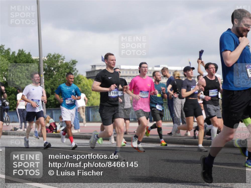 29.06.2025 - hella hamburg halbmarathon Luisa Fischer http://msf.ph/oto/8466145 29.06.2025 09:57:23 Kennedybrücke 11688299, 10057, 17753, 16834, 1817, 2222, 2367, 2561, 2670, 2816, 3562, 4017, 5447, 5884, 6290, 6978, 6991, 7274, 7335, 8482, 8698, 8916, 8981, 9038, 9710, 9924, 10057 meine-sportfotos.de