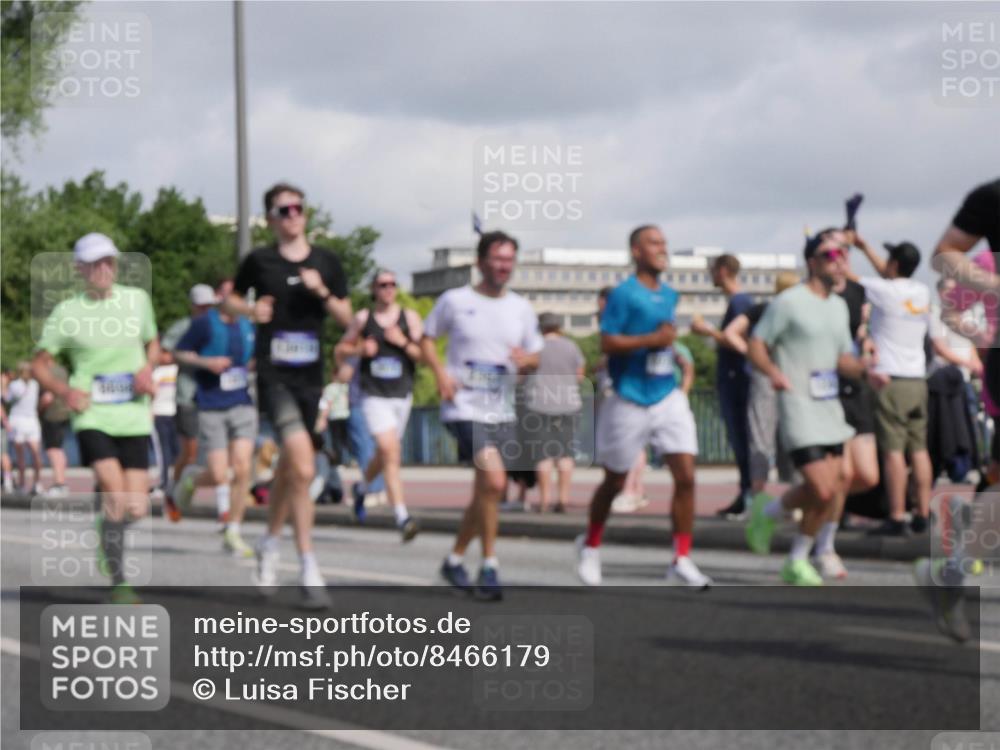 29.06.2025 - hella hamburg halbmarathon Luisa Fischer http://msf.ph/oto/8466179 29.06.2025 09:57:24 Kennedybrücke 1817, 2222, 2367, 2561, 2670, 2816, 3562, 4017, 5447, 6290, 6978, 6991, 7274, 7335, 7908, 8482, 8698, 8916, 8981, 9038, 9710, 9924, 10057 meine-sportfotos.de