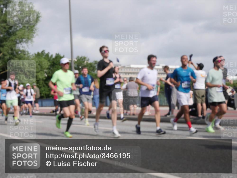 29.06.2025 - hella hamburg halbmarathon Luisa Fischer http://msf.ph/oto/8466195 29.06.2025 09:57:25 Kennedybrücke 1817, 2222, 2367, 2561, 2670, 2816, 2955, 6290, 6978, 6991, 7274, 7335, 7908, 8482, 8698, 8916, 8981, 9038, 9710, 9924, 10057 meine-sportfotos.de