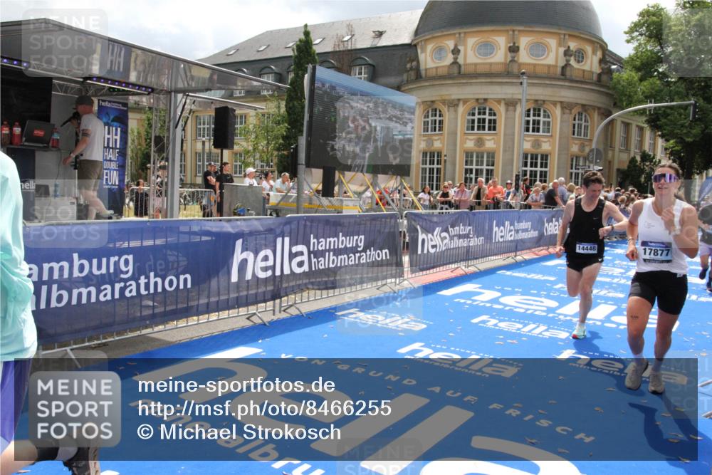 29.06.2025 - hella hamburg halbmarathon Michael Strokosch http://msf.ph/oto/8466255 29.06.2025 10:34:08 Ziel 9345, 9376, 11019, 11202, 11227, 13066, 13493, 13494, 14448, 15268, 16724, 17751, 17877 meine-sportfotos.de