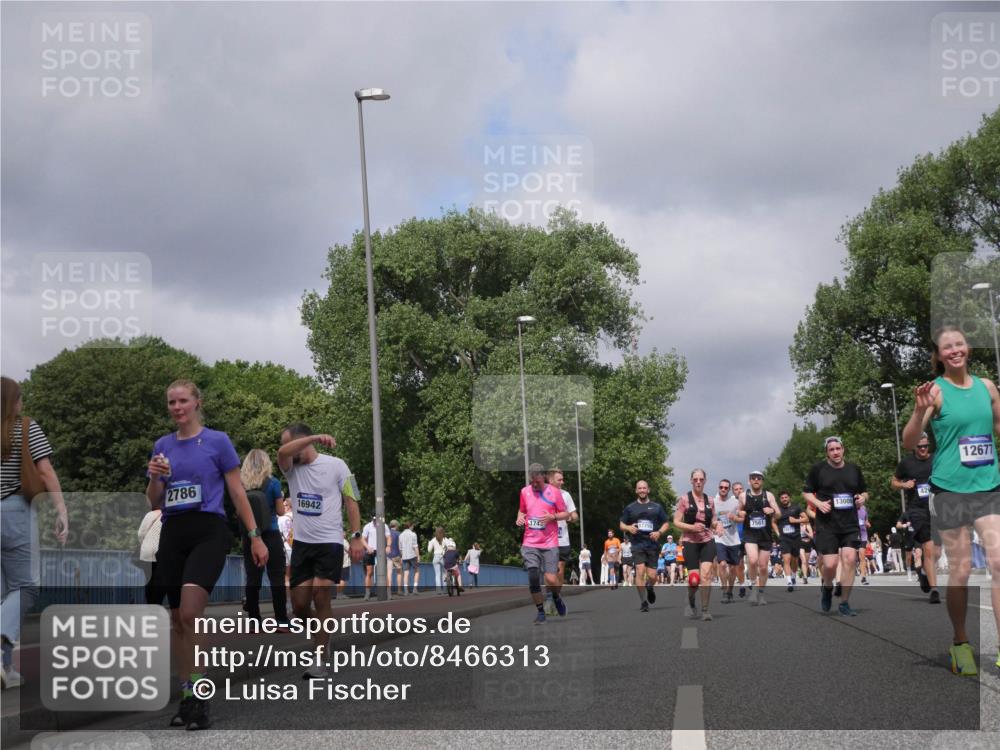 29.06.2025 - hella hamburg halbmarathon Luisa Fischer http://msf.ph/oto/8466313 29.06.2025 10:41:58 Kennedybrücke 2786, 16942, 7561, 1742, 17250, 13000, 12677, 1457, 1721, 2113, 2486, 2693, 2786, 3216, 3242, 4139, 4155, 4259, 4260, 5085, 5089, 5155, 5161, 7117, 7561, 8635, 8747, 9004, 9689 meine-sportfotos.de