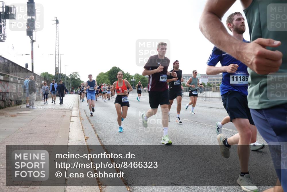 29.06.2025 - hella hamburg halbmarathon Lena Gebhardt http://msf.ph/oto/8466323 29.06.2025 09:55:13 Lombardsbrücke 1200, 1201, 18229, 2274, 17221, 11185, 1200, 1683, 1696, 1706, 1884, 1976, 2207, 2222, 2274, 2287, 2367, 2411, 2592, 2596, 2816, 2955, 3208, 3209, 3258, 3435, 3747, 4093, 4121, 4189, 4832, 5102, 5399, 5447, 5638, 5705, 5708, 6027, 6158, 6290, 6389, 6662, 6723, 6836, 6923, 6938, 6978, 6991, 7052, 7312, 7335, 7659, 7908, 8117, 8371, 8437, 8487, 8657, 8693, 8889, 8981, 9031, 9093, 9159, 9476, 9661, 9710, 9869, 9931, 11333 meine-sportfotos.de