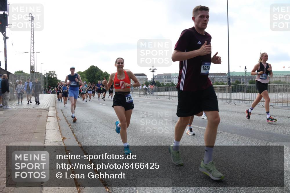 29.06.2025 - hella hamburg halbmarathon Lena Gebhardt http://msf.ph/oto/8466425 29.06.2025 09:55:14 Lombardsbrücke 1200, 120, 1822, 18842, 1200, 1683, 1696, 1706, 1884, 1976, 2207, 2222, 2274, 2287, 2367, 2411, 2592, 2596, 2816, 2955, 3208, 3209, 3258, 3435, 3747, 4093, 4121, 4189, 4832, 5102, 5399, 5638, 5705, 5708, 6027, 6158, 6290, 6389, 6662, 6836, 6923, 6938, 6978, 6991, 7052, 7312, 7335, 7659, 7908, 8117, 8371, 8437, 8487, 8657, 8693, 8889, 8981, 9031, 9093, 9159, 9476, 9661, 9710, 9869, 9931, 11333 meine-sportfotos.de