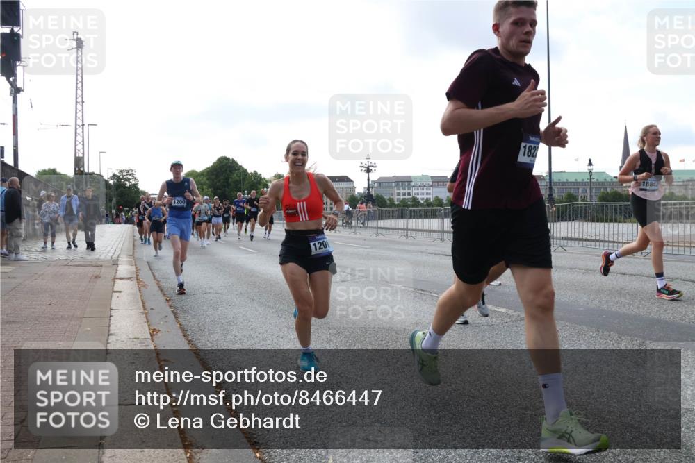 29.06.2025 - hella hamburg halbmarathon Lena Gebhardt http://msf.ph/oto/8466447 29.06.2025 09:55:14 Lombardsbrücke 1200, 1201, 182, 18842, 1200, 1683, 1696, 1706, 1884, 1976, 2207, 2222, 2274, 2287, 2367, 2411, 2592, 2596, 2816, 2955, 3208, 3209, 3258, 3435, 3747, 4093, 4121, 4189, 4832, 5102, 5399, 5638, 5705, 5708, 6027, 6158, 6290, 6389, 6662, 6836, 6923, 6938, 6978, 6991, 7052, 7312, 7335, 7659, 7908, 8117, 8371, 8437, 8487, 8657, 8693, 8889, 8981, 9031, 9093, 9159, 9476, 9661, 9710, 9869, 9931, 11333 meine-sportfotos.de