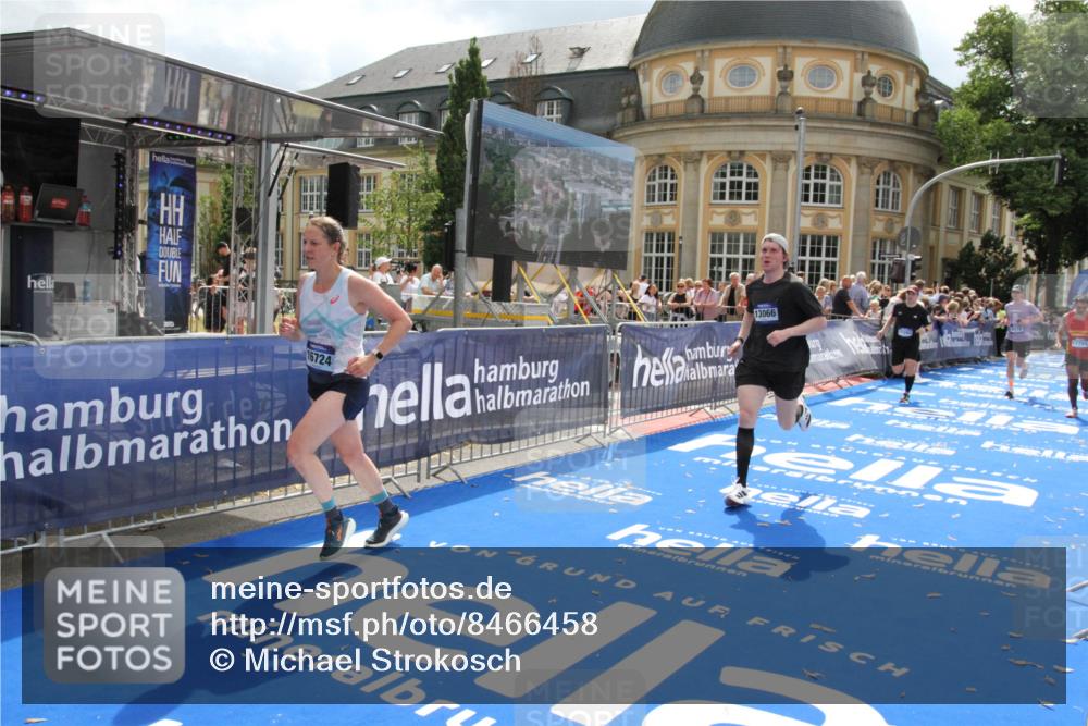 29.06.2025 - hella hamburg halbmarathon Michael Strokosch http://msf.ph/oto/8466458 29.06.2025 10:34:11 Ziel 7884, 9376, 11019, 11202, 13066, 14448, 16724, 17751 meine-sportfotos.de