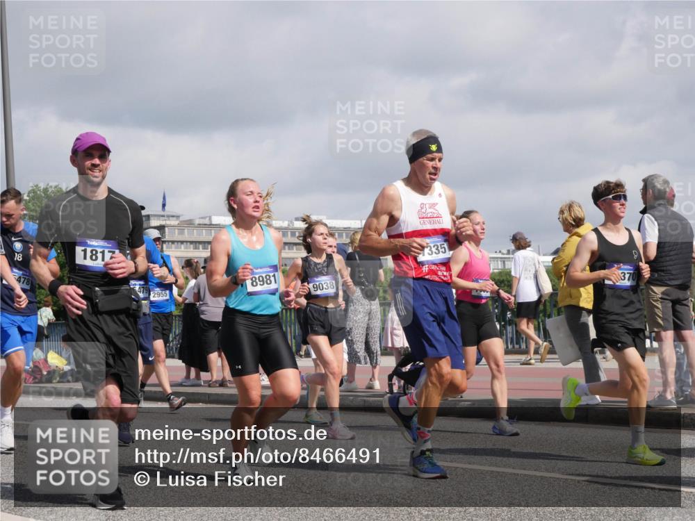 29.06.2025 - hella hamburg halbmarathon Luisa Fischer http://msf.ph/oto/8466491 29.06.2025 09:57:33 Kennedybrücke 18, 478, 1817, 479, 2955, 8981, 9038, 335, 370, 1549, 1817, 2816, 2955, 6389, 6923, 6991, 7335, 7508, 7908, 8657, 8981, 9038, 9661, 9931 meine-sportfotos.de