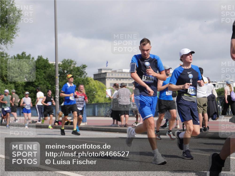 29.06.2025 - hella hamburg halbmarathon Luisa Fischer http://msf.ph/oto/8466527 29.06.2025 09:57:34 Kennedybrücke 1265, 18, 15478, 2955, 6, 15479, 1549, 1817, 2816, 2955, 6389, 6923, 7335, 7508, 7908, 8657, 8981, 9038, 9661, 9931 meine-sportfotos.de