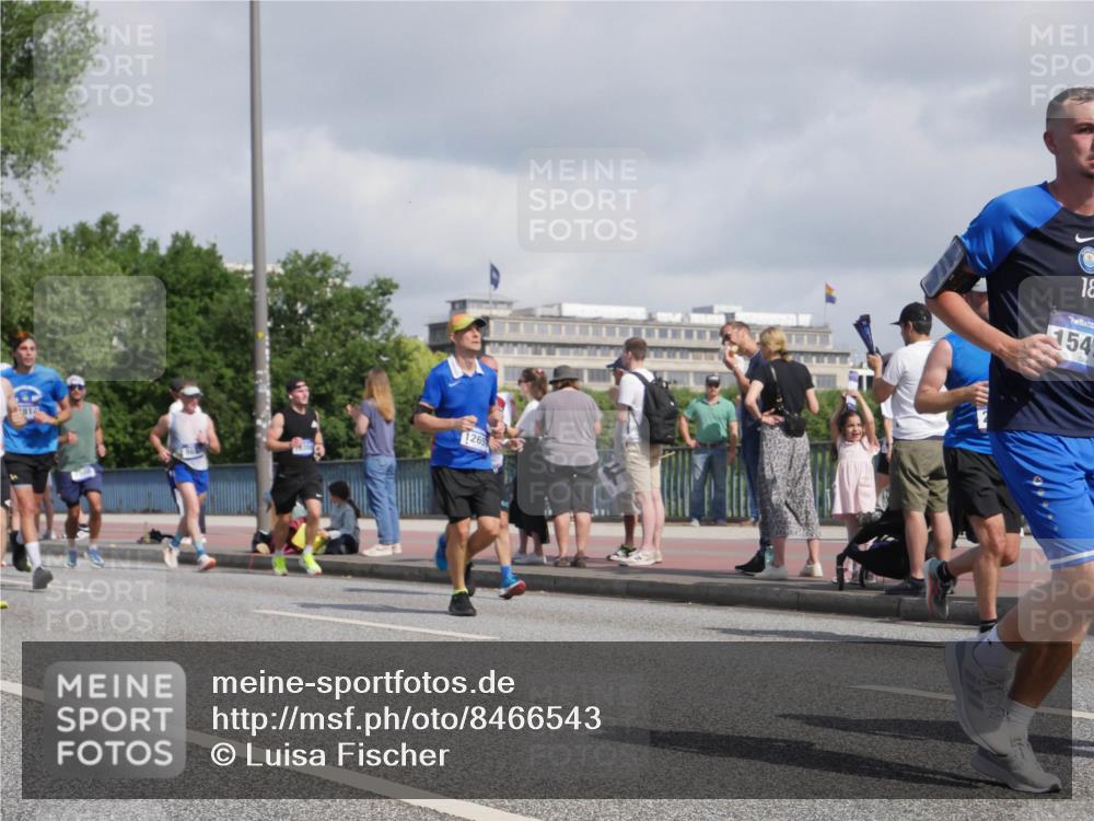 29.06.2025 - hella hamburg halbmarathon Luisa Fischer http://msf.ph/oto/8466543 29.06.2025 09:57:35 Kennedybrücke 81, 7508, 1265, 18, 1547, 1549, 1817, 2592, 2596, 2955, 6389, 6723, 6923, 7335, 7508, 7908, 8657, 8981, 9038, 9661, 9931 meine-sportfotos.de