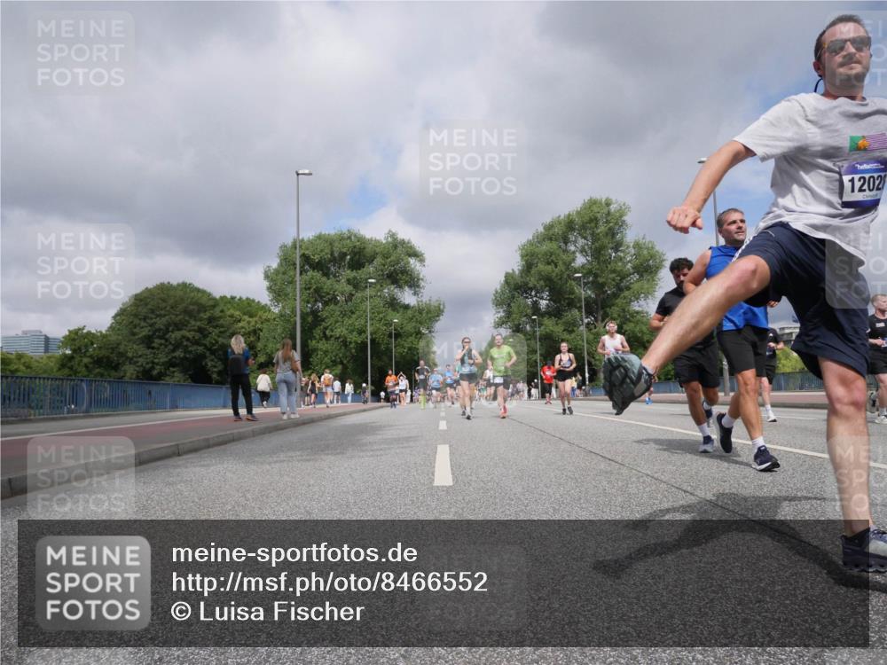 29.06.2025 - hella hamburg halbmarathon Luisa Fischer http://msf.ph/oto/8466552 29.06.2025 10:42:05 Kennedybrücke 1202, 2486, 2693, 2786, 3216, 3726, 4139, 4155, 4259, 4260, 5617, 5684, 7561, 9004 meine-sportfotos.de