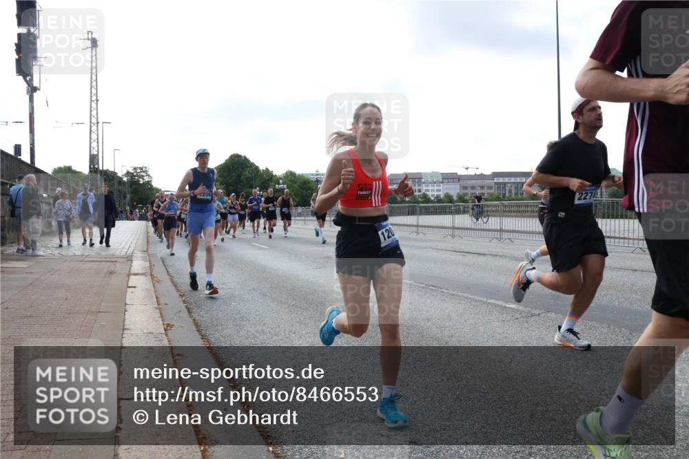 29.06.2025 - hella hamburg halbmarathon Lena Gebhardt http://msf.ph/oto/8466553 29.06.2025 09:55:14 Lombardsbrücke 200, 120, 2274, 1200, 1683, 1696, 1706, 1884, 1976, 2207, 2222, 2274, 2287, 2367, 2411, 2592, 2596, 2816, 2955, 3208, 3209, 3258, 3435, 3747, 4093, 4121, 4189, 4832, 5102, 5399, 5638, 5705, 5708, 6027, 6158, 6290, 6389, 6662, 6836, 6923, 6938, 6978, 6991, 7052, 7312, 7335, 7659, 7908, 8117, 8371, 8437, 8487, 8657, 8693, 8889, 8981, 9031, 9093, 9159, 9476, 9661, 9710, 9869, 9931, 11333 meine-sportfotos.de