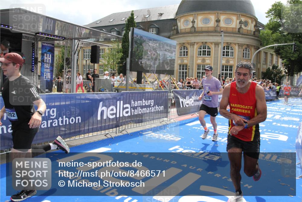 29.06.2025 - hella hamburg halbmarathon Michael Strokosch http://msf.ph/oto/8466571 29.06.2025 10:34:14 Ziel 7884, 7901, 9376, 11202, 13066, 17751, 18906 meine-sportfotos.de