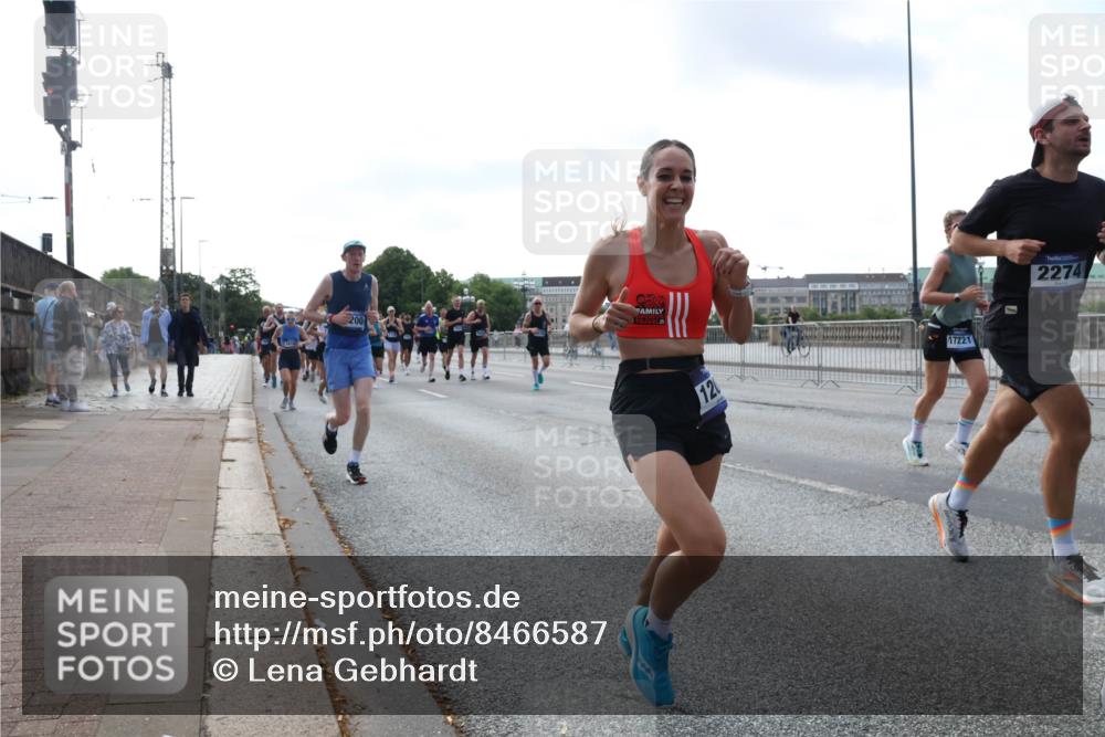 29.06.2025 - hella hamburg halbmarathon Lena Gebhardt http://msf.ph/oto/8466587 29.06.2025 09:55:14 Lombardsbrücke 25, 200, 120, 17221, 2274, 1200, 1683, 1696, 1706, 1884, 1976, 2207, 2222, 2274, 2287, 2367, 2411, 2592, 2596, 2816, 2955, 3208, 3209, 3258, 3435, 3747, 4093, 4121, 4189, 4832, 5102, 5399, 5638, 5705, 5708, 6027, 6158, 6290, 6389, 6662, 6836, 6923, 6938, 6978, 6991, 7052, 7312, 7335, 7659, 7908, 8117, 8371, 8437, 8487, 8657, 8693, 8889, 8981, 9031, 9093, 9159, 9476, 9661, 9710, 9869, 9931, 11333 meine-sportfotos.de