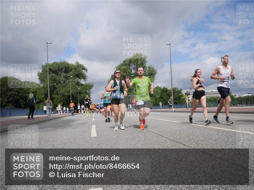 29.06.2025 - hella hamburg halbmarathon Luisa Fischer http://msf.ph/oto/8466654 29.06.2025 10:42:08 Kennedybrücke 3216, 4558, 12577, 1856, 3216, 3307, 3726, 5617, 5684, 7589 meine-sportfotos.de