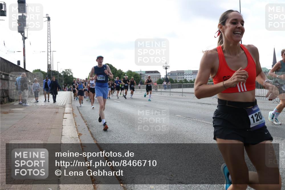 29.06.2025 - hella hamburg halbmarathon Lena Gebhardt http://msf.ph/oto/8466710 29.06.2025 09:55:15 Lombardsbrücke 1200, 120, 1200, 1683, 1696, 1706, 1884, 1976, 2207, 2222, 2274, 2287, 2367, 2411, 2592, 2596, 2816, 2955, 3208, 3209, 3258, 3435, 3747, 4093, 4121, 4189, 4832, 5102, 5399, 5638, 5705, 5708, 5915, 6027, 6158, 6290, 6389, 6532, 6662, 6836, 6923, 6938, 6978, 6991, 7052, 7312, 7335, 7659, 7908, 8117, 8371, 8437, 8487, 8657, 8693, 8889, 8981, 9031, 9093, 9159, 9476, 9661, 9710, 9869, 9931, 11333 meine-sportfotos.de