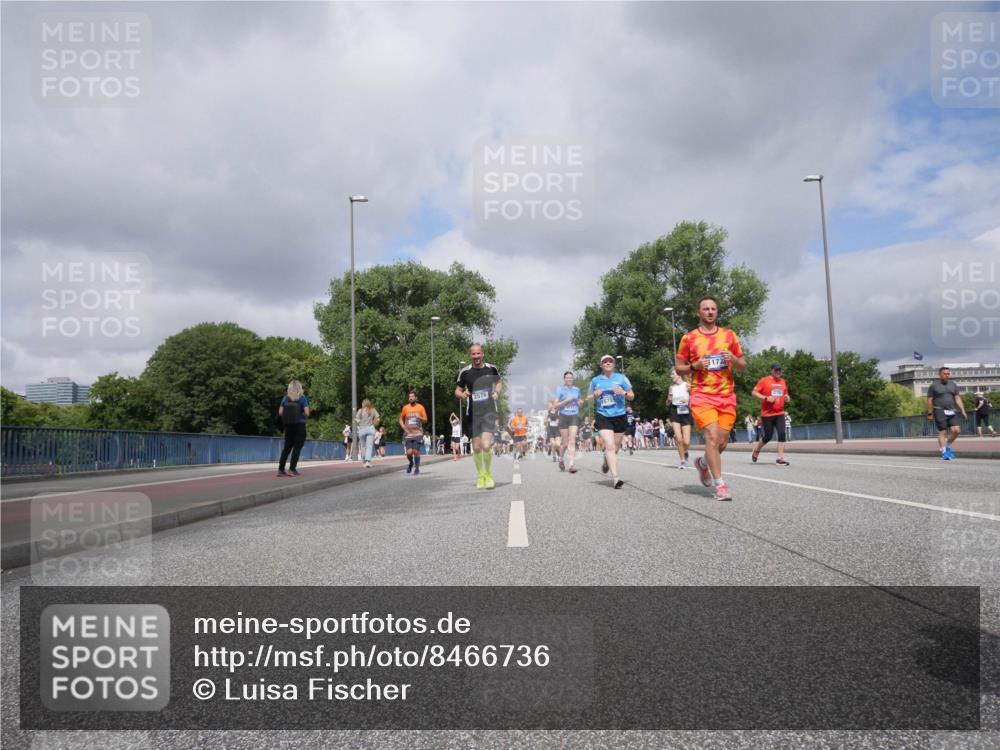 29.06.2025 - hella hamburg halbmarathon Luisa Fischer http://msf.ph/oto/8466736 29.06.2025 10:42:11 Kennedybrücke 2576, 172, 1856, 3216, 3307, 3726, 4603, 4964, 5617, 5684, 5735, 7589 meine-sportfotos.de