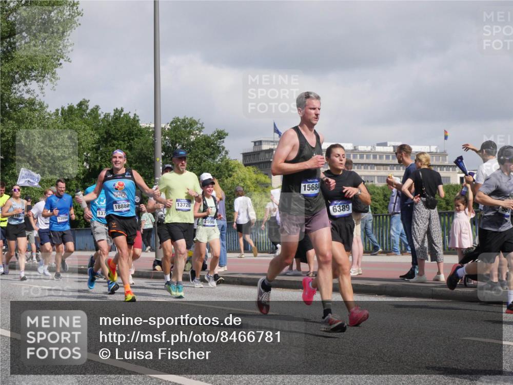 29.06.2025 - hella hamburg halbmarathon Luisa Fischer http://msf.ph/oto/8466781 29.06.2025 09:57:42 Kennedybrücke 18882, 13726, 18801, 137, 12094, 2596, 15684, 6389, 1900, 1549, 2592, 2596, 3208, 4832, 5705, 6389, 6723, 6923, 8117, 8437, 8657, 9159, 9661, 10122, 10868 meine-sportfotos.de