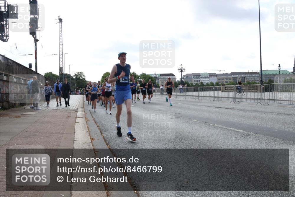 29.06.2025 - hella hamburg halbmarathon Lena Gebhardt http://msf.ph/oto/8466799 29.06.2025 09:55:15 Lombardsbrücke 374, 1200, 1200, 1683, 1696, 1706, 1884, 1976, 2207, 2222, 2274, 2287, 2367, 2411, 2592, 2596, 2816, 2955, 3208, 3209, 3258, 3435, 3747, 4093, 4121, 4189, 4832, 5102, 5399, 5638, 5705, 5708, 5915, 6027, 6158, 6290, 6389, 6532, 6662, 6836, 6923, 6938, 6978, 6991, 7052, 7312, 7335, 7659, 7908, 8117, 8371, 8437, 8487, 8657, 8693, 8889, 8981, 9031, 9093, 9159, 9476, 9661, 9710, 9869, 9931, 11333 meine-sportfotos.de