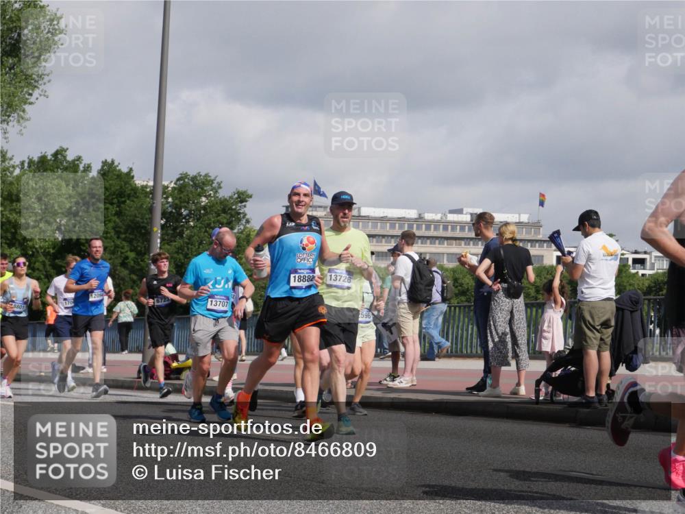 29.06.2025 - hella hamburg halbmarathon Luisa Fischer http://msf.ph/oto/8466809 29.06.2025 09:57:43 Kennedybrücke 8801, 170, 12094, 6723, 13707, 18882, 13726, 596, 1549, 2592, 2596, 3208, 4832, 5705, 6389, 6723, 6923, 8117, 8437, 9093, 9159, 9661, 10122, 10868 meine-sportfotos.de