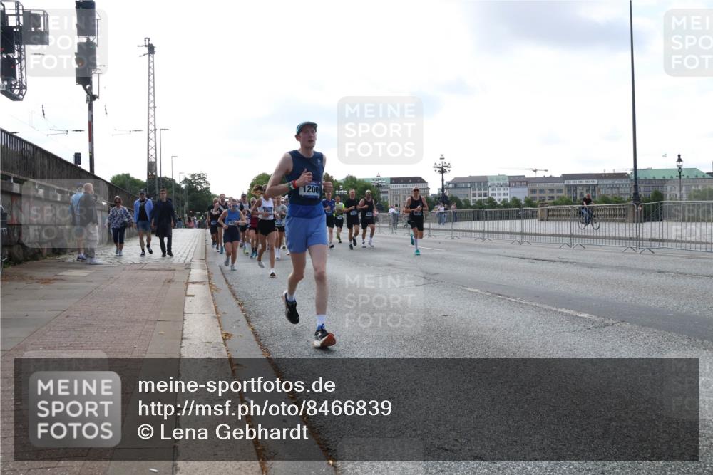 29.06.2025 - hella hamburg halbmarathon Lena Gebhardt http://msf.ph/oto/8466839 29.06.2025 09:55:15 Lombardsbrücke 15681, 1200, 1200, 1683, 1696, 1706, 1884, 1976, 2207, 2222, 2274, 2287, 2367, 2411, 2592, 2596, 2816, 2955, 3208, 3209, 3258, 3435, 3747, 4093, 4121, 4189, 4832, 5102, 5399, 5638, 5705, 5708, 5915, 6027, 6158, 6290, 6389, 6532, 6662, 6836, 6923, 6938, 6978, 6991, 7052, 7312, 7335, 7659, 7908, 8117, 8371, 8437, 8487, 8657, 8693, 8889, 8981, 9031, 9093, 9159, 9476, 9661, 9710, 9869, 9931, 11333 meine-sportfotos.de