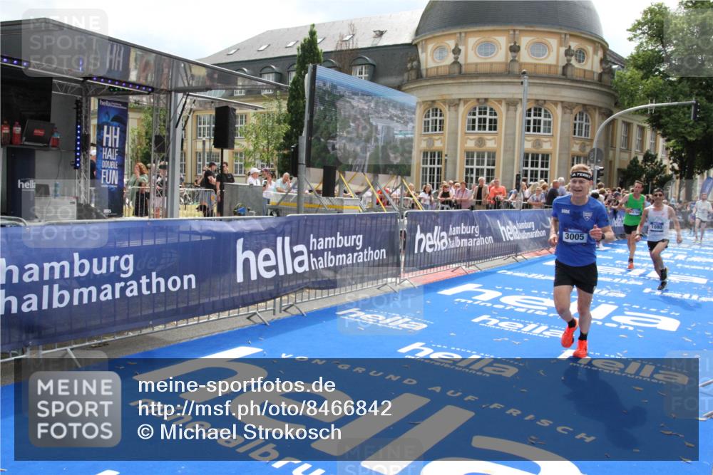 29.06.2025 - hella hamburg halbmarathon Michael Strokosch http://msf.ph/oto/8466842 29.06.2025 10:34:20 Ziel 1002, 1080, 3005, 7901, 14784, 18906 meine-sportfotos.de