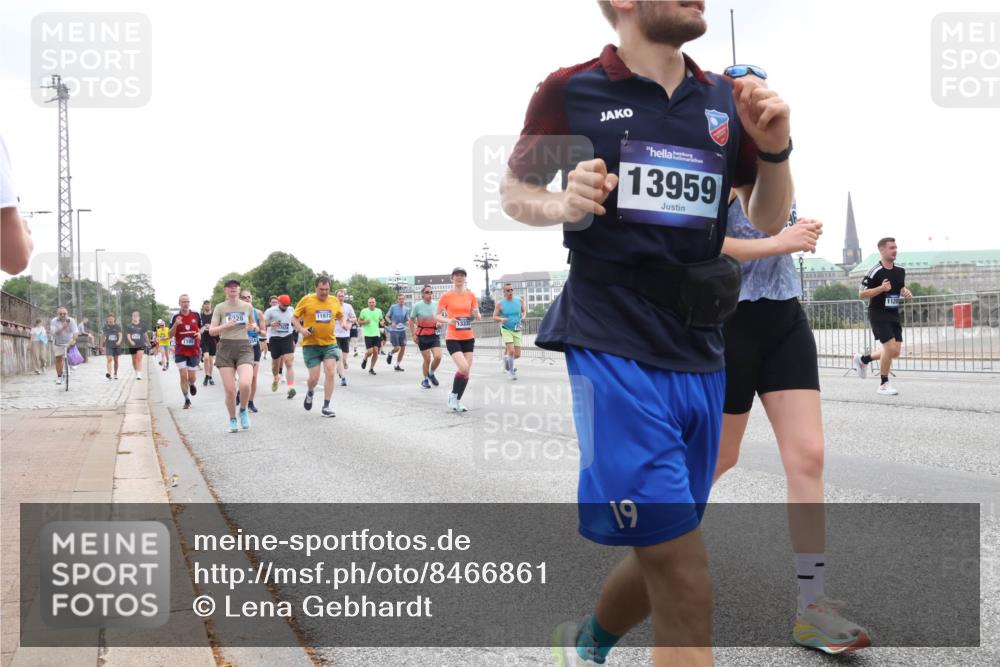 29.06.2025 - hella hamburg halbmarathon Lena Gebhardt http://msf.ph/oto/8466861 29.06.2025 10:32:34 Lombardsbrücke 1199, 11972, 228, 13335, 13959, 19, 1199, 1237, 1640, 1987, 2059, 2349, 2943, 3022, 3365, 3422, 3653, 3660, 3670, 3707, 3753, 3778, 3822, 4314, 4365, 4446, 4605, 4857, 4924, 5496, 5658, 5743, 5783, 5871, 5941, 6218, 6228, 6252, 6312, 6315, 7135, 7239, 7308, 7309, 7387, 7468, 7531, 7535, 7570, 7633, 7702, 7749, 7750, 8124, 8127, 8175, 8303, 8625, 8787, 8840, 8914, 8993, 9010, 9125, 9188, 9206, 10002, 10013, 10048, 10277 meine-sportfotos.de
