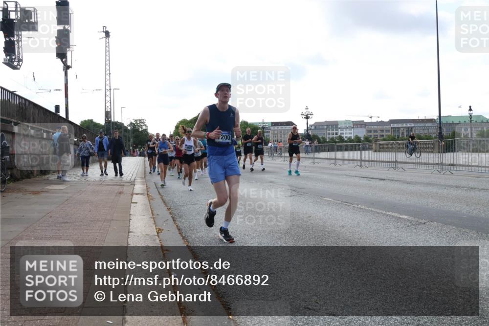 29.06.2025 - hella hamburg halbmarathon Lena Gebhardt http://msf.ph/oto/8466892 29.06.2025 09:55:15 Lombardsbrücke 15681, 200, 1200, 1683, 1696, 1706, 1884, 1976, 2207, 2222, 2274, 2287, 2367, 2411, 2592, 2596, 2816, 2955, 3208, 3209, 3258, 3435, 3747, 4093, 4121, 4189, 4832, 5102, 5399, 5638, 5705, 5708, 5915, 6027, 6158, 6290, 6389, 6532, 6662, 6836, 6923, 6938, 6978, 6991, 7052, 7312, 7335, 7659, 7908, 8117, 8371, 8437, 8487, 8657, 8693, 8889, 8981, 9031, 9093, 9159, 9476, 9661, 9710, 9869, 9931, 11333 meine-sportfotos.de