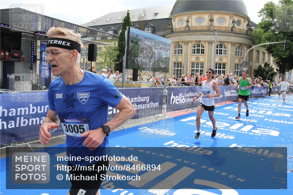 29.06.2025 - hella hamburg halbmarathon Michael Strokosch http://msf.ph/oto/8466894 29.06.2025 10:34:21 Ziel 1002, 1080, 3005, 7901, 14784, 18906 meine-sportfotos.de