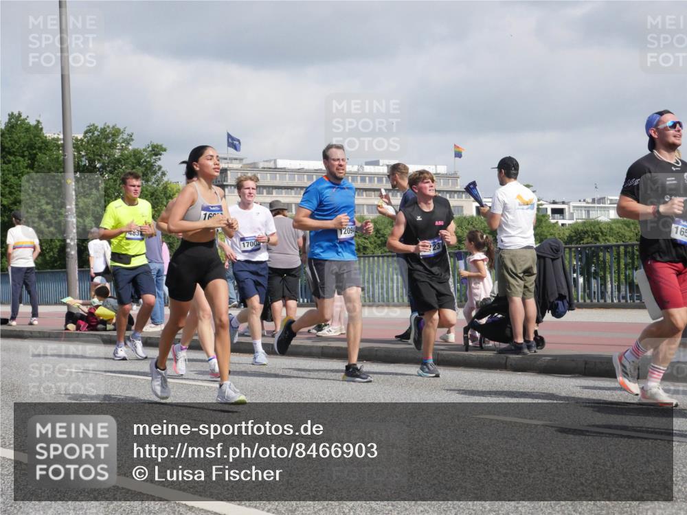 29.06.2025 - hella hamburg halbmarathon Luisa Fischer http://msf.ph/oto/8466903 29.06.2025 09:57:45 Kennedybrücke 483, 16, 12094, 17008, 165, 2274, 2592, 2596, 3208, 3209, 3258, 4832, 5399, 5705, 6389, 6723, 8117, 8437, 9093, 9159, 9476, 9661, 9720, 10122, 10868 meine-sportfotos.de