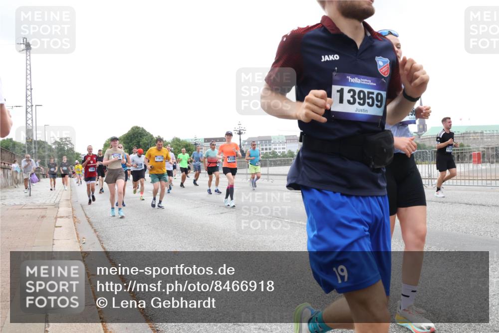 29.06.2025 - hella hamburg halbmarathon Lena Gebhardt http://msf.ph/oto/8466918 29.06.2025 10:32:34 Lombardsbrücke 1199, 6228, 11972, 13335, 13959, 19, 1199, 1237, 1640, 1987, 2059, 2349, 2943, 3022, 3365, 3422, 3653, 3660, 3670, 3707, 3753, 3778, 3822, 4314, 4365, 4446, 4605, 4857, 4924, 5496, 5658, 5743, 5783, 5871, 5941, 6218, 6228, 6252, 6312, 6315, 7135, 7239, 7308, 7309, 7387, 7468, 7531, 7535, 7570, 7633, 7702, 7749, 7750, 8124, 8127, 8175, 8303, 8625, 8787, 8840, 8914, 8993, 9010, 9125, 9188, 9206, 10002, 10013, 10048, 10277 meine-sportfotos.de