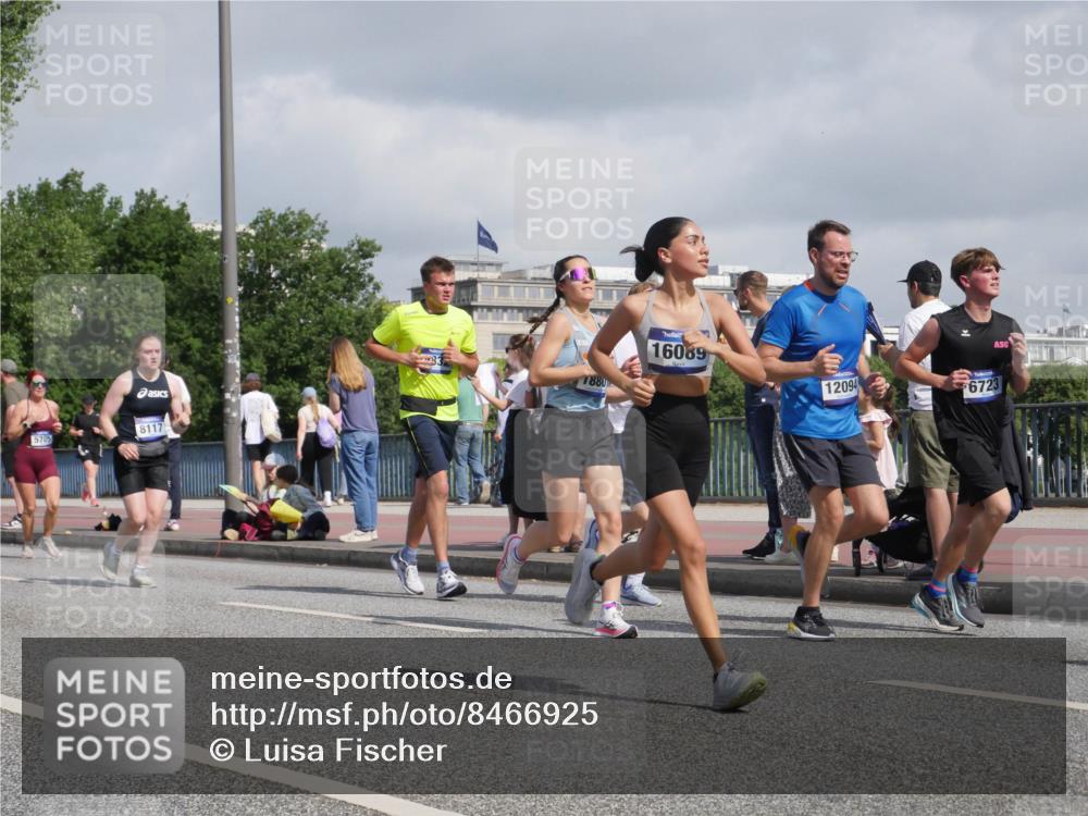 29.06.2025 - hella hamburg halbmarathon Luisa Fischer http://msf.ph/oto/8466925 29.06.2025 09:57:45 Kennedybrücke 5705, 8117, 1880, 16089, 12094, 6723, 2274, 2592, 2596, 3208, 3209, 3258, 4832, 5399, 5705, 6389, 6723, 8117, 8437, 9093, 9159, 9476, 9661, 9720, 10122, 10868 meine-sportfotos.de