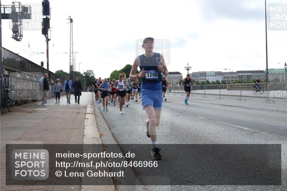 29.06.2025 - hella hamburg halbmarathon Lena Gebhardt http://msf.ph/oto/8466966 29.06.2025 09:55:16 Lombardsbrücke 16103, 1200, 1200, 1683, 1696, 1706, 1884, 1976, 2207, 2222, 2274, 2287, 2367, 2411, 2592, 2596, 2816, 3087, 3208, 3209, 3258, 3435, 3747, 4093, 4121, 4189, 4832, 4938, 5102, 5399, 5638, 5705, 5708, 5915, 6027, 6158, 6290, 6389, 6532, 6662, 6836, 6923, 6938, 6991, 7052, 7312, 7335, 7659, 7908, 8117, 8371, 8437, 8487, 8657, 8693, 8889, 8981, 9031, 9093, 9159, 9476, 9661, 9710, 9869, 9931, 11333 meine-sportfotos.de