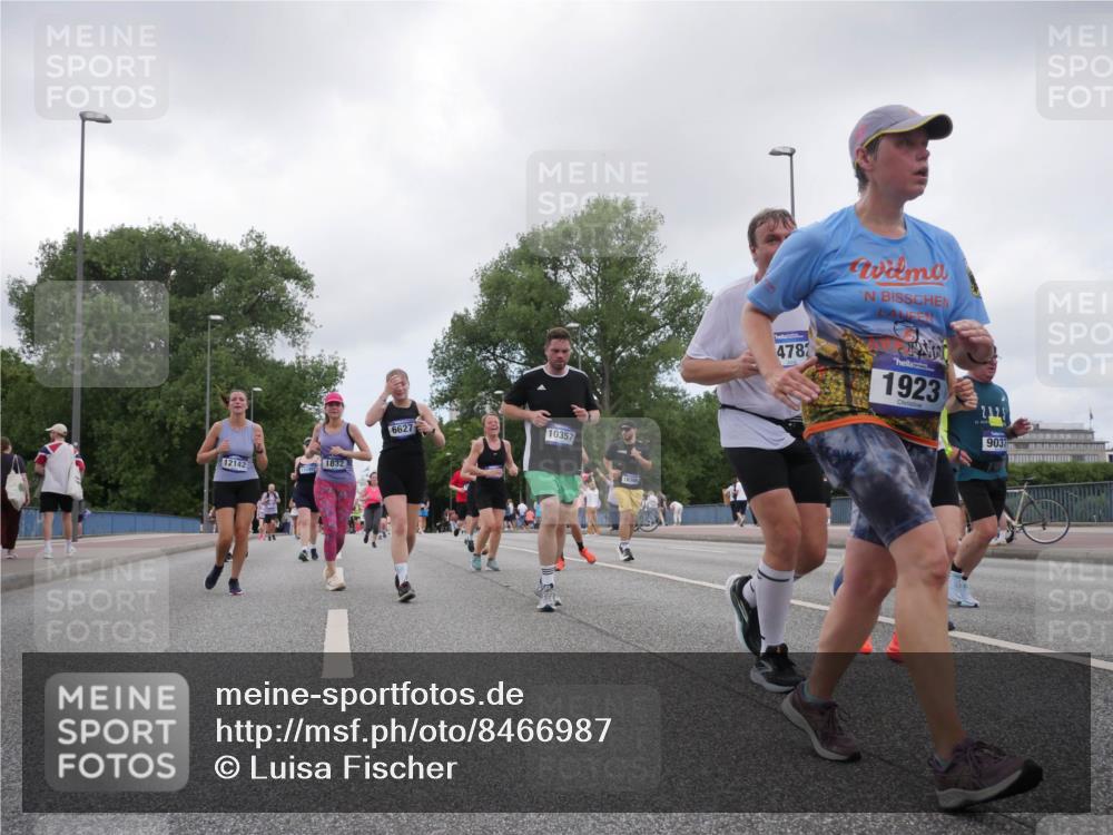 29.06.2025 - hella hamburg halbmarathon Luisa Fischer http://msf.ph/oto/8466987 29.06.2025 11:13:00 Kennedybrücke 12142, 1832, 6627, 10357, 4782, 1923, 2125, 9037, 1832, 1923, 2673, 3063, 3330, 6627, 7879, 7904, 9037, 10357, 10698 meine-sportfotos.de