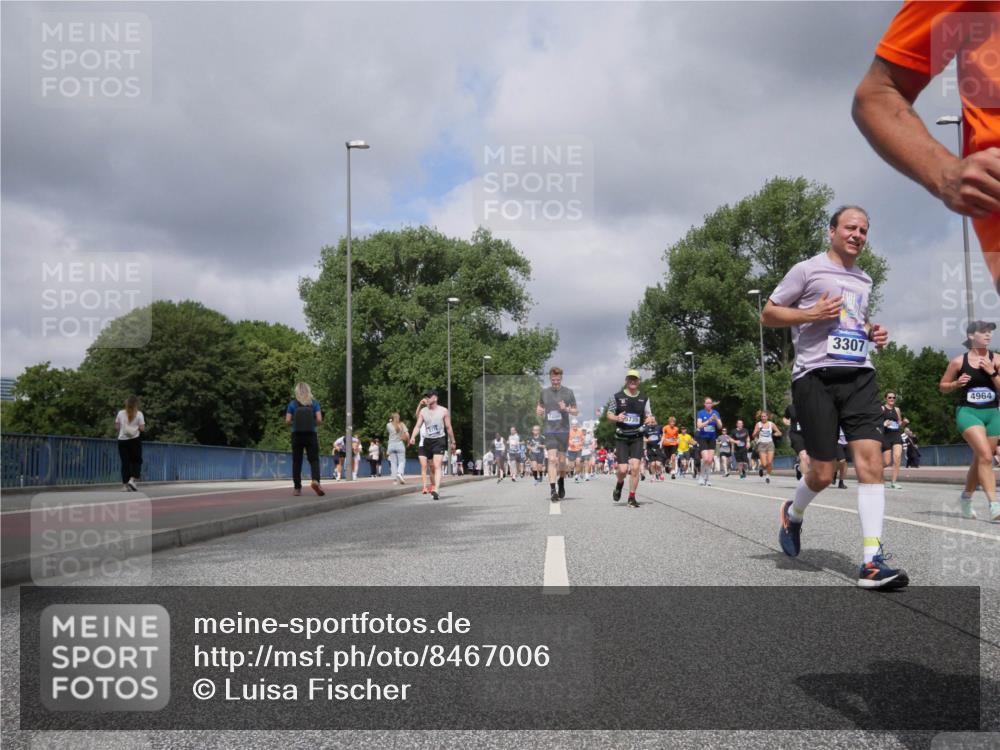29.06.2025 - hella hamburg halbmarathon Luisa Fischer http://msf.ph/oto/8467006 29.06.2025 10:42:18 Kennedybrücke 7350, 5735, 3307, 4964, 1451, 1856, 1883, 2092, 2524, 2534, 2660, 3307, 4028, 4410, 4603, 4964, 5617, 5735, 7341, 7350, 7589, 10604 meine-sportfotos.de