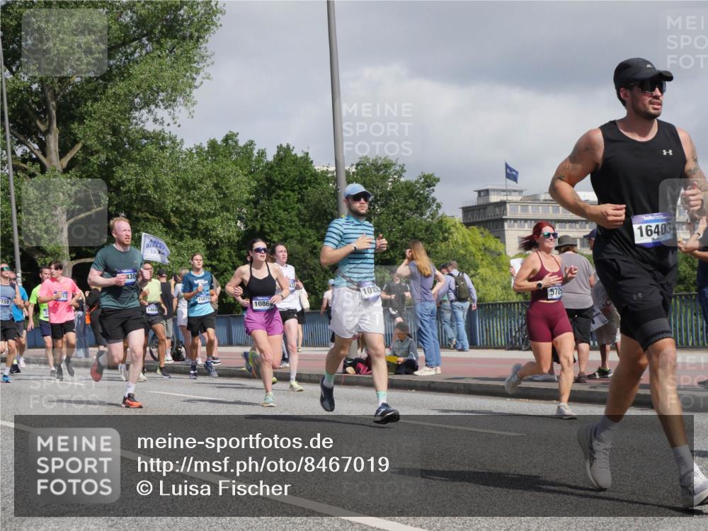 29.06.2025 - hella hamburg halbmarathon Luisa Fischer http://msf.ph/oto/8467019 29.06.2025 09:57:48 Kennedybrücke 159, 430, 19, 1468, 15871, 1086, 101, 5705, 16403, 2274, 2592, 2596, 3208, 3209, 3258, 4832, 5399, 5705, 6723, 8117, 8437, 9031, 9093, 9159, 9476, 9720, 10122, 10868 meine-sportfotos.de
