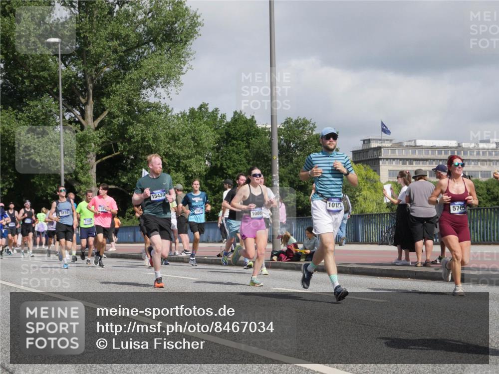29.06.2025 - hella hamburg halbmarathon Luisa Fischer http://msf.ph/oto/8467034 29.06.2025 09:57:48 Kennedybrücke 9159, 3209, 165, 15430, 15871, 10122, 1086, 5705, 2274, 2592, 2596, 3208, 3209, 3258, 4832, 5399, 5705, 6723, 8117, 8437, 9031, 9093, 9159, 9476, 9720, 10122, 10868 meine-sportfotos.de