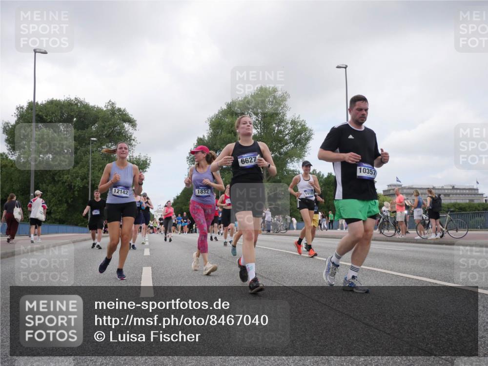 29.06.2025 - hella hamburg halbmarathon Luisa Fischer http://msf.ph/oto/8467040 29.06.2025 11:13:01 Kennedybrücke 13867, 12142, 1832, 6627, 191914, 10357, 1832, 1923, 2673, 3063, 3330, 6627, 7879, 9037, 10357, 10698 meine-sportfotos.de
