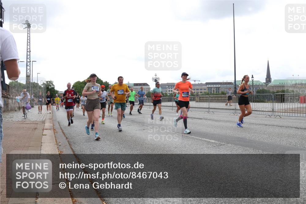 29.06.2025 - hella hamburg halbmarathon Lena Gebhardt http://msf.ph/oto/8467043 29.06.2025 10:32:35 Lombardsbrücke 1199, 6228, 11972, 13335, 1199, 1237, 1640, 1987, 2059, 2349, 2943, 3022, 3365, 3422, 3653, 3660, 3670, 3707, 3753, 3778, 3822, 4314, 4365, 4446, 4605, 4857, 4924, 5496, 5658, 5743, 5783, 5871, 5941, 6218, 6228, 6252, 6312, 6315, 7135, 7239, 7308, 7309, 7387, 7468, 7531, 7535, 7633, 7702, 7749, 7750, 8124, 8127, 8175, 8303, 8625, 8787, 8840, 8914, 8993, 9010, 9125, 9188, 9206, 10002, 10013, 10048, 10277 meine-sportfotos.de