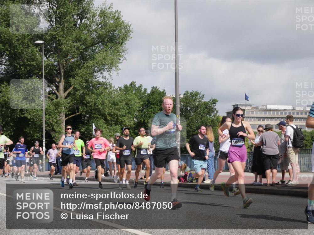 29.06.2025 - hella hamburg halbmarathon Luisa Fischer http://msf.ph/oto/8467050 29.06.2025 09:57:49 Kennedybrücke 947, 9158, 3209, 2274, 16513, 14687, 1468, 30, 9093, 10868, 2274, 3208, 3209, 3258, 4832, 5399, 5705, 8117, 8437, 8889, 9031, 9093, 9159, 9476, 9720, 9869, 10122, 10423, 10868 meine-sportfotos.de