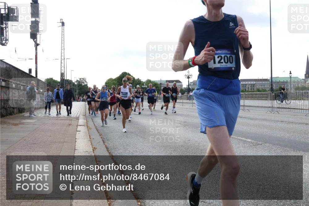 29.06.2025 - hella hamburg halbmarathon Lena Gebhardt http://msf.ph/oto/8467084 29.06.2025 09:55:16 Lombardsbrücke 16103, 15681, 1200, 1200, 1683, 1696, 1706, 1884, 1976, 2207, 2222, 2274, 2287, 2367, 2411, 2592, 2596, 2816, 3087, 3208, 3209, 3258, 3435, 3747, 4093, 4121, 4189, 4832, 4938, 5102, 5399, 5638, 5705, 5708, 5915, 6027, 6158, 6290, 6389, 6532, 6662, 6836, 6923, 6938, 6991, 7052, 7312, 7335, 7659, 7908, 8117, 8371, 8437, 8487, 8657, 8693, 8889, 8981, 9031, 9093, 9159, 9476, 9661, 9710, 9869, 9931, 11333 meine-sportfotos.de